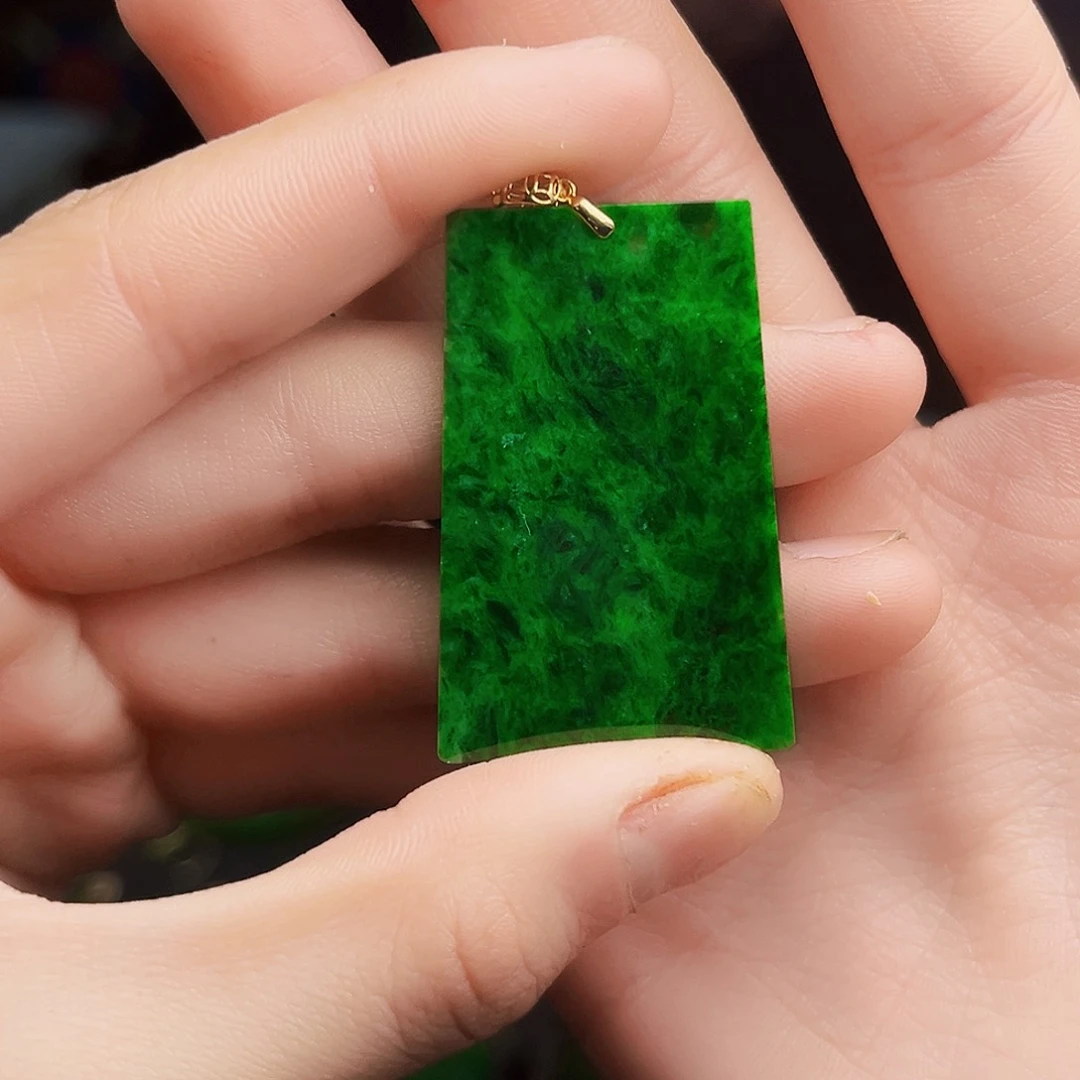 颈饰18K金镶嵌翡翠多样性