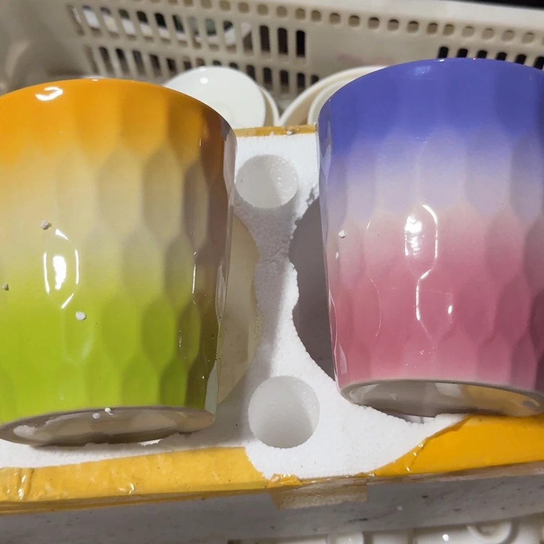 微瑕疵介意勿拍陶瓷器皿。