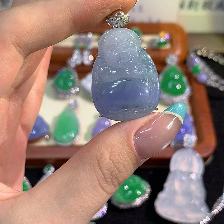 颈饰18K金镶嵌翡翠
