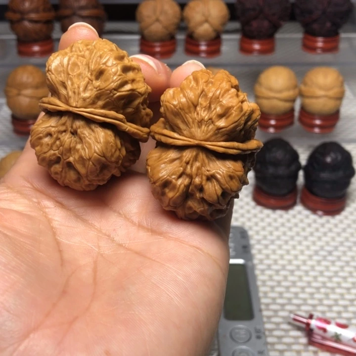 文玩核桃把件40磐石鬼脸