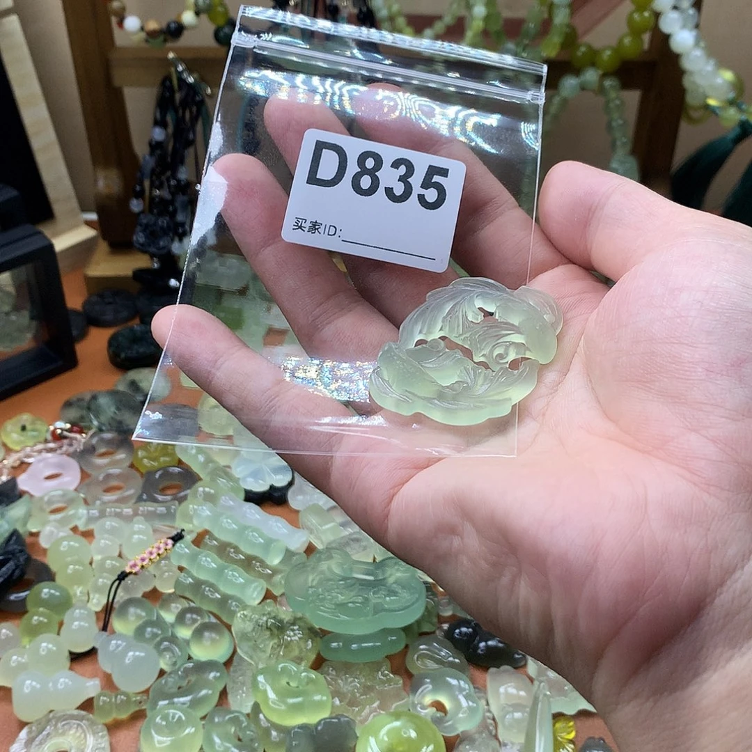 s***s蛇纹石玉未镶嵌颈饰