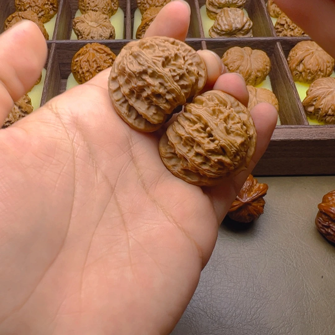 文玩核桃把件三角白