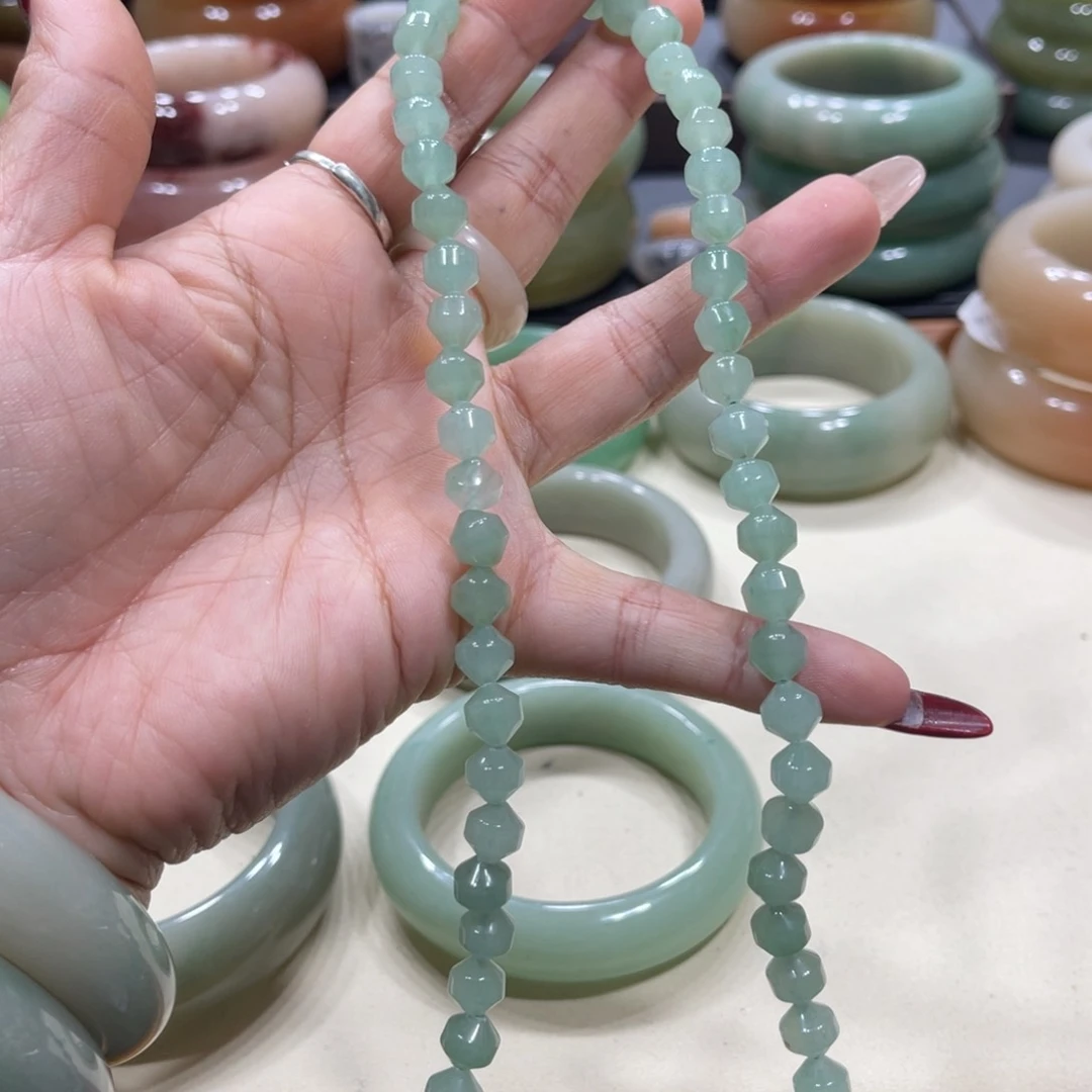 未镶嵌手镯石英岩玉