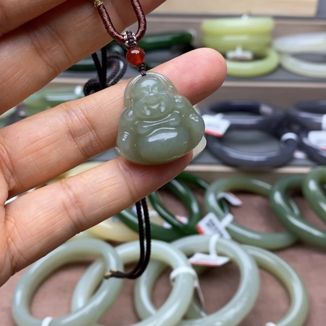 和田玉未镶嵌颈饰小佛