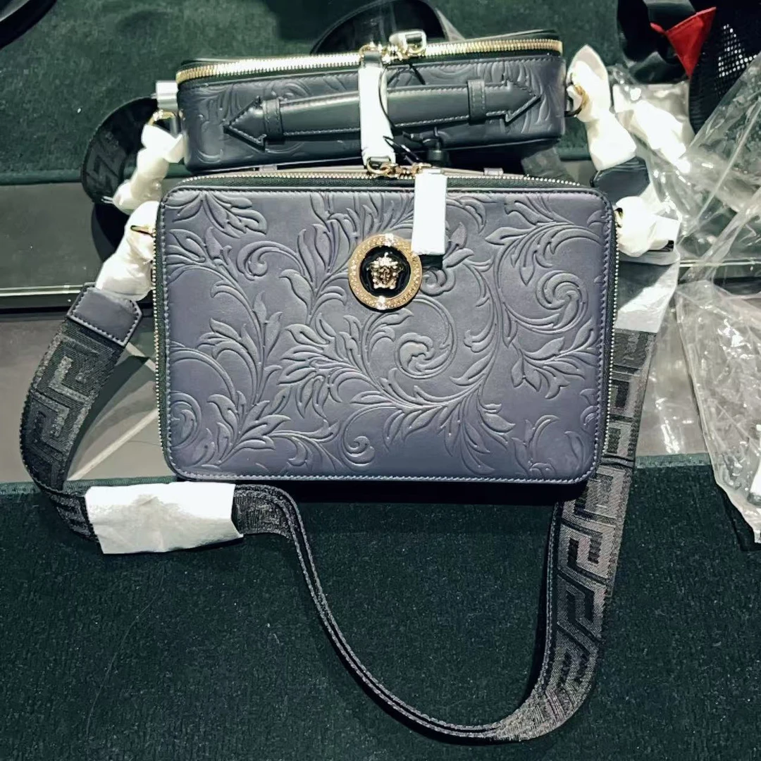 未使用 VERSACE/范思哲 男包巴洛克压纹金扣手拿包