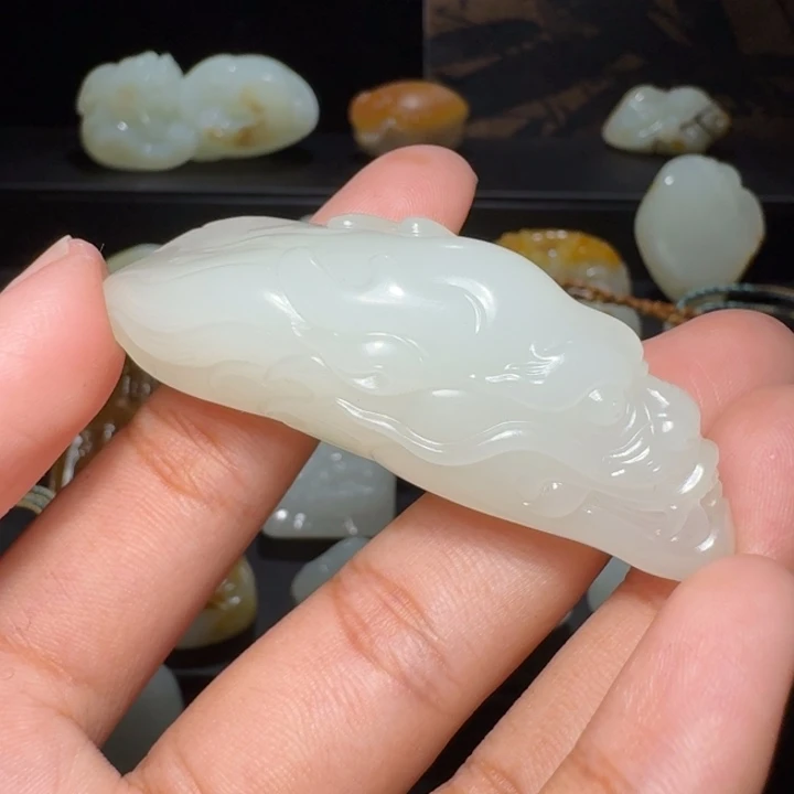 随***逝和田玉未镶嵌颈饰