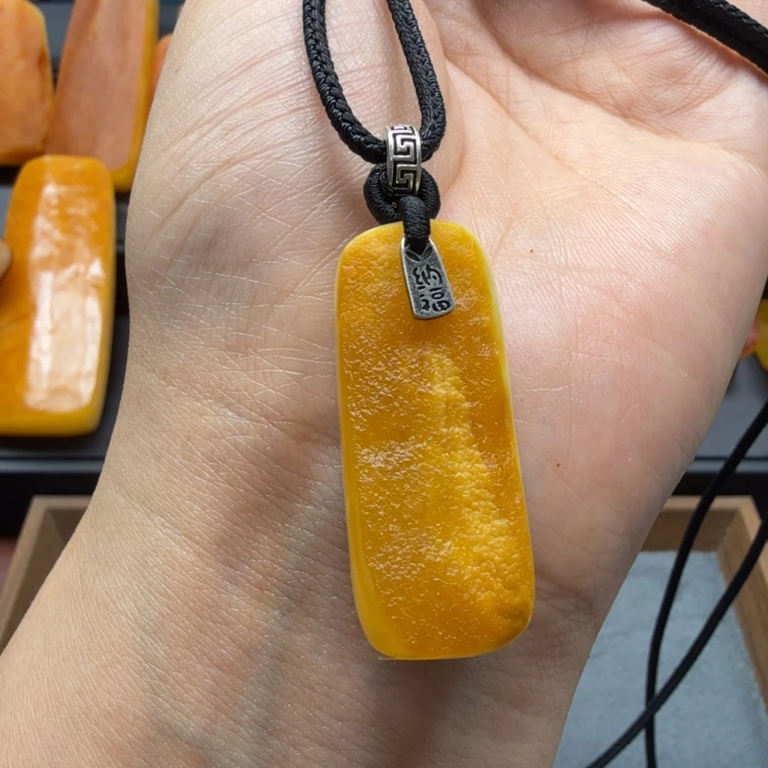 未镶嵌吊坠(赠链)琥珀