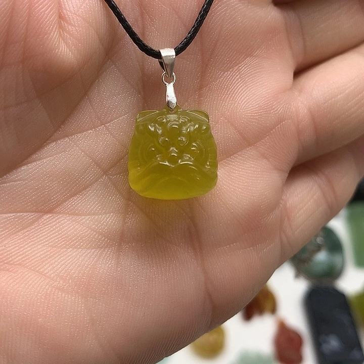蛇纹石玉未镶嵌挂件
