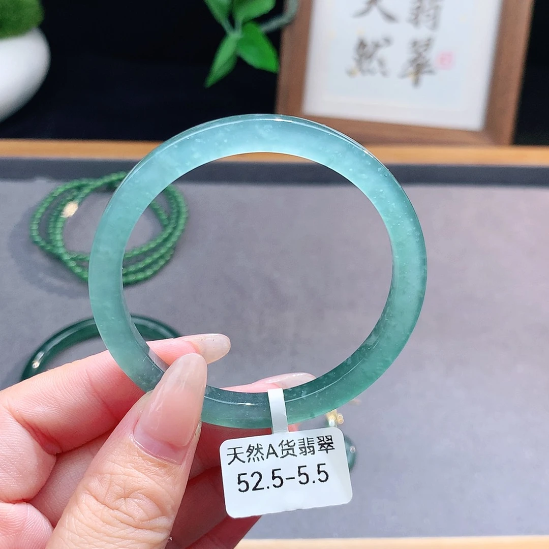 翡翠手镯（圆镯）未镶嵌