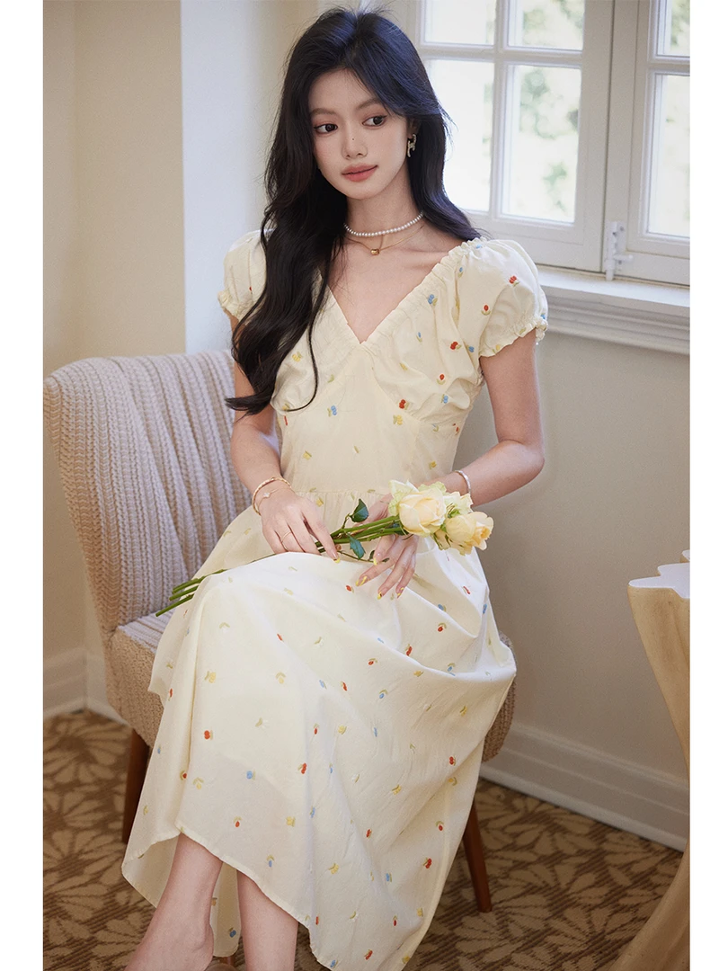 碎花长裙收腰连衣裙夏季设计感甜美芭蕾风海边度假约会短裙2025