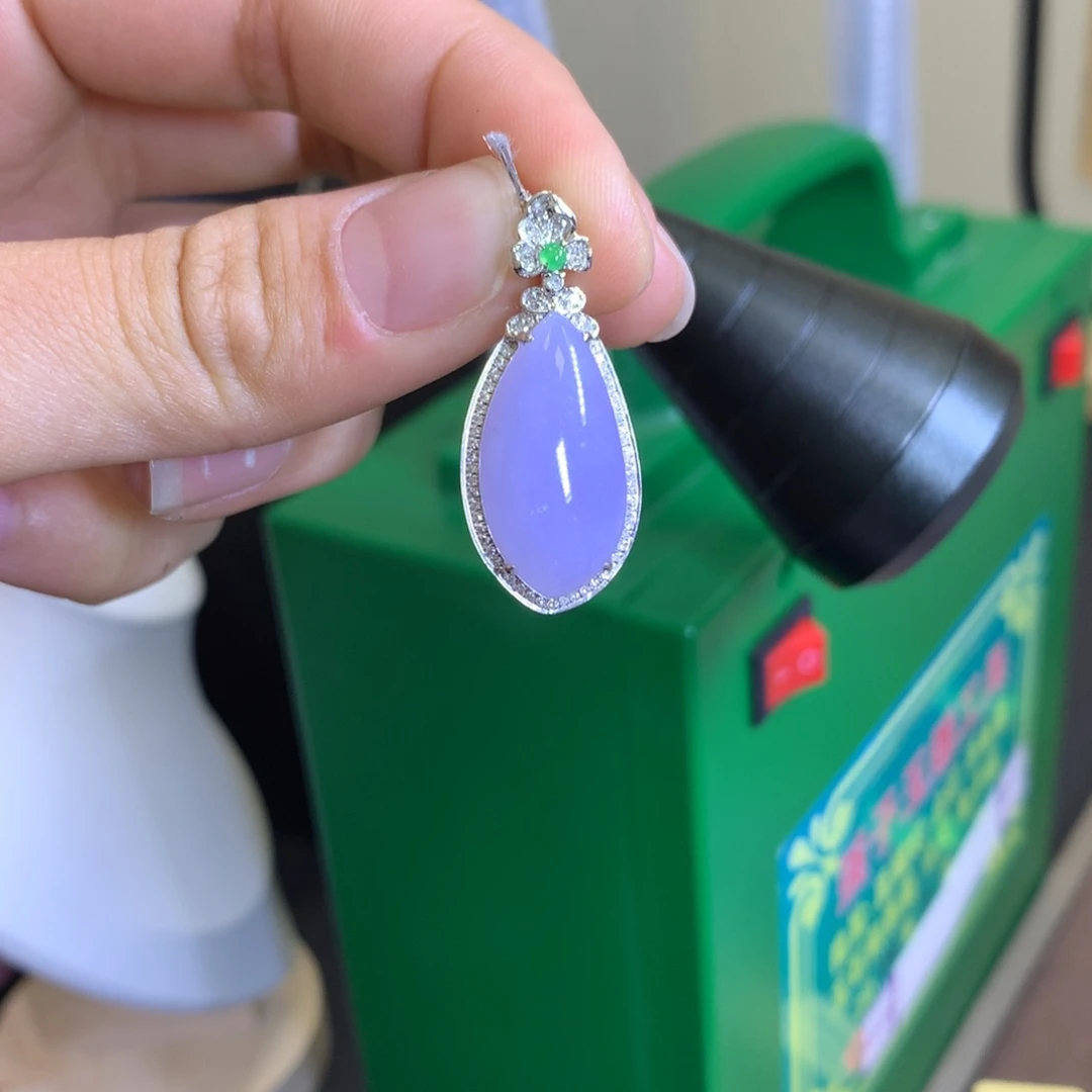 翡翠颈饰18K金镶嵌翡翠