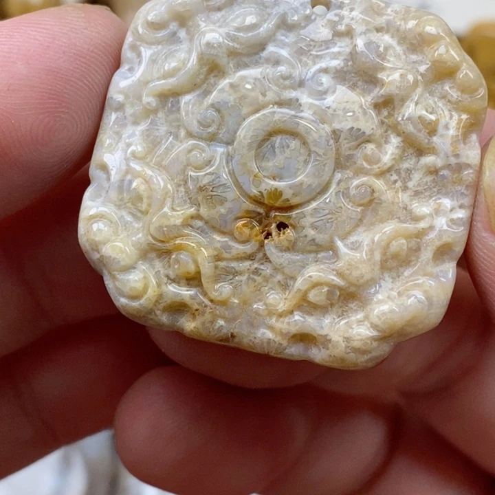 颈饰未镶嵌硅化珊瑚（珊瑚玉）有瑕 小