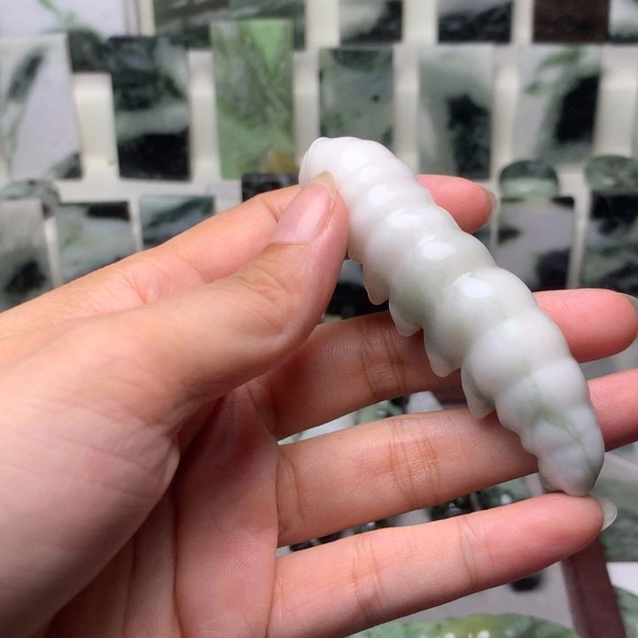 ****神独山玉未镶嵌颈饰
