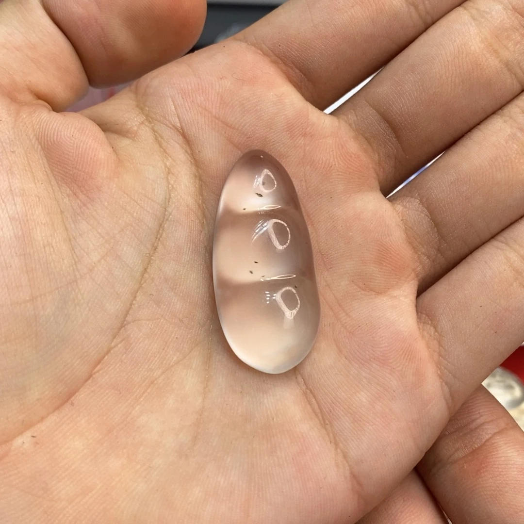 颈饰未镶嵌石英质玉