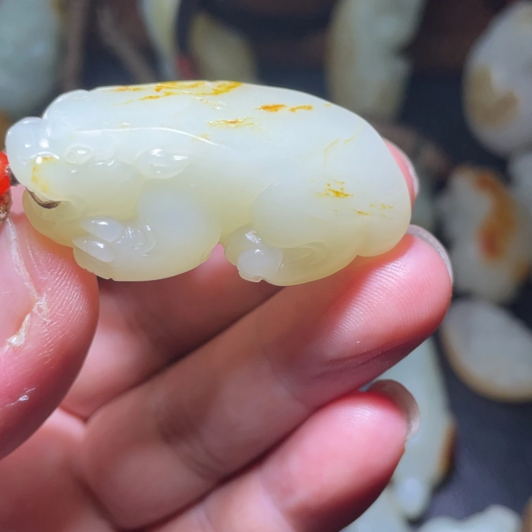 和田玉（糖玉）未镶嵌颈饰?**明