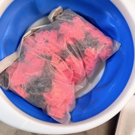 红色太空豆一包。