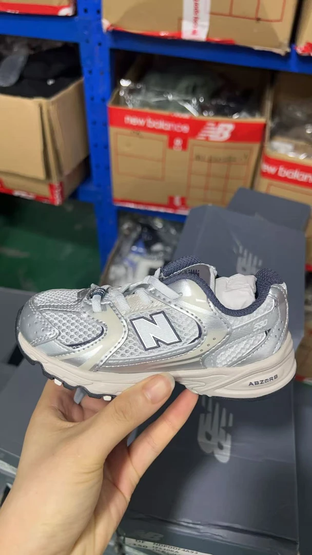 New Balance 鞋子系列 IZ530KA