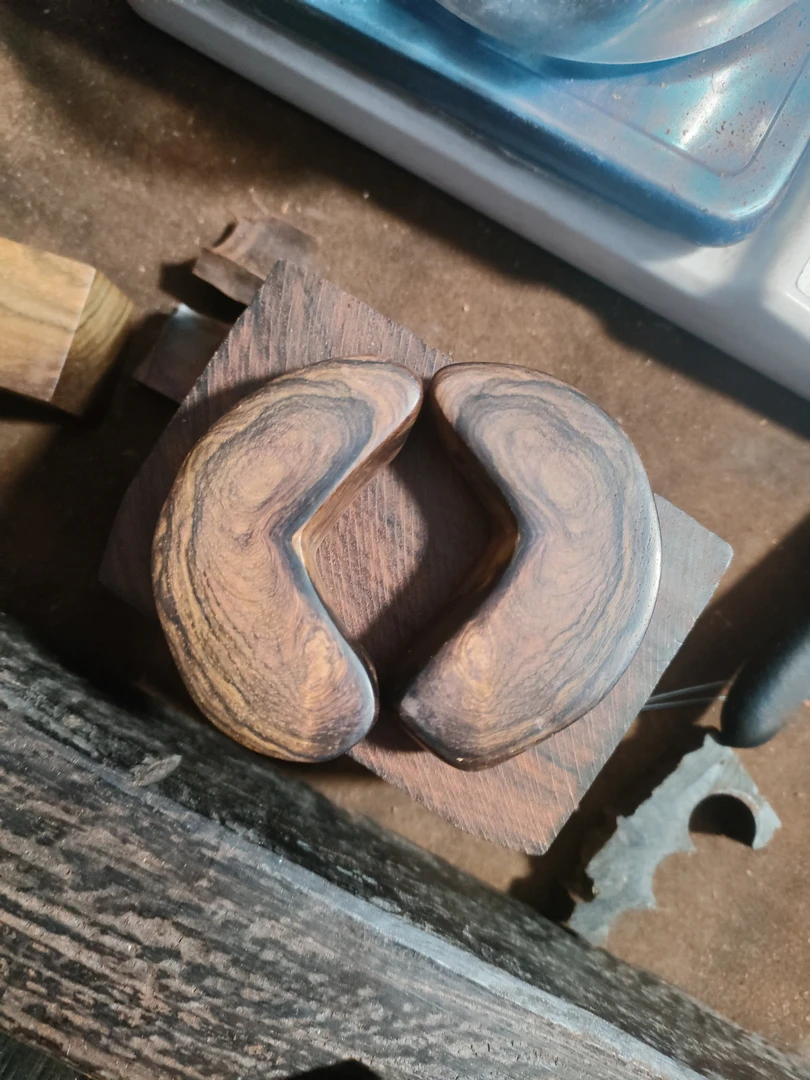 黄花梨蝴蝶手把件