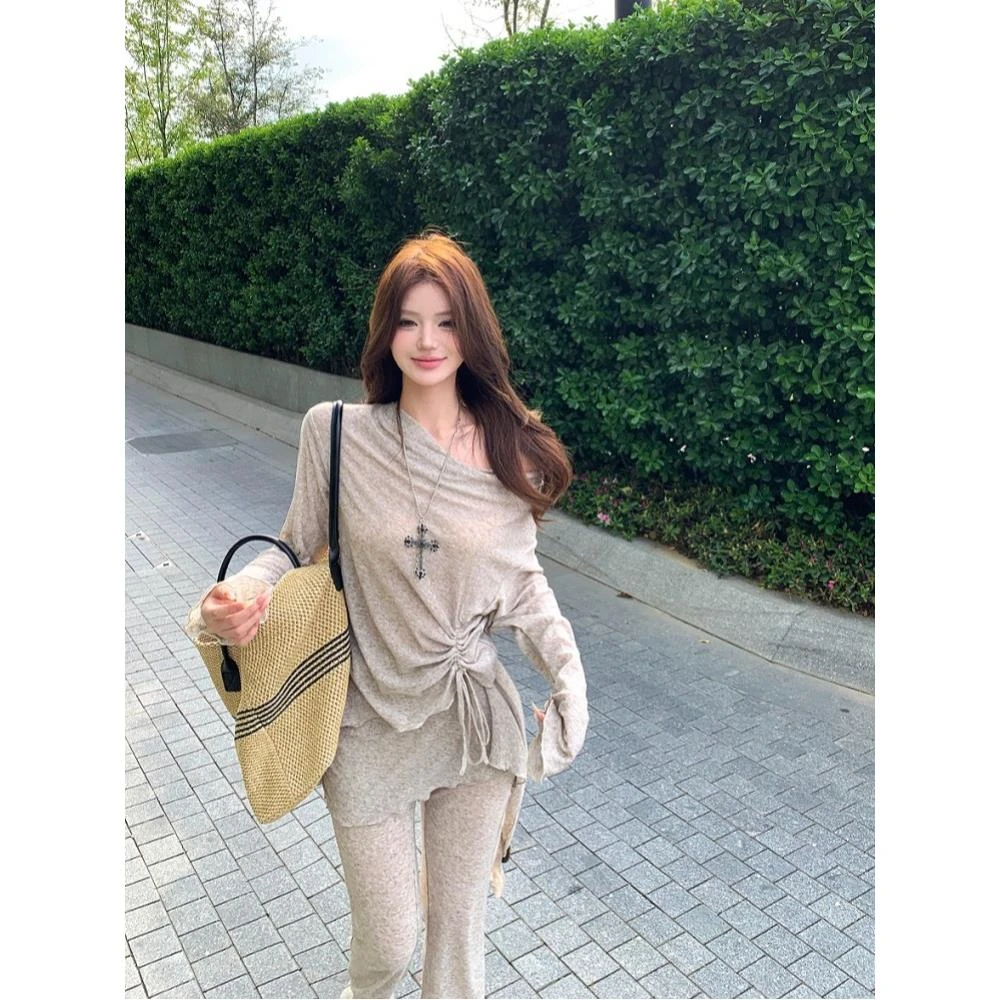 不规则斜肩抽绳修身长袖T恤女夏季休闲套装高腰微喇叭长裤两件套