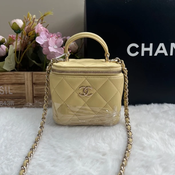 99新 Chanel/香奈儿 小鸡黄小盒子（带卡）