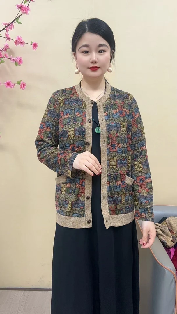 秋季中老年中老年女装宽松型复古常规休闲风夹克口袋