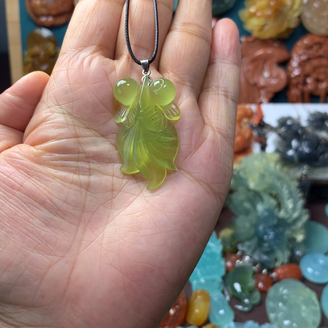 蛇纹石玉未镶嵌挂坠