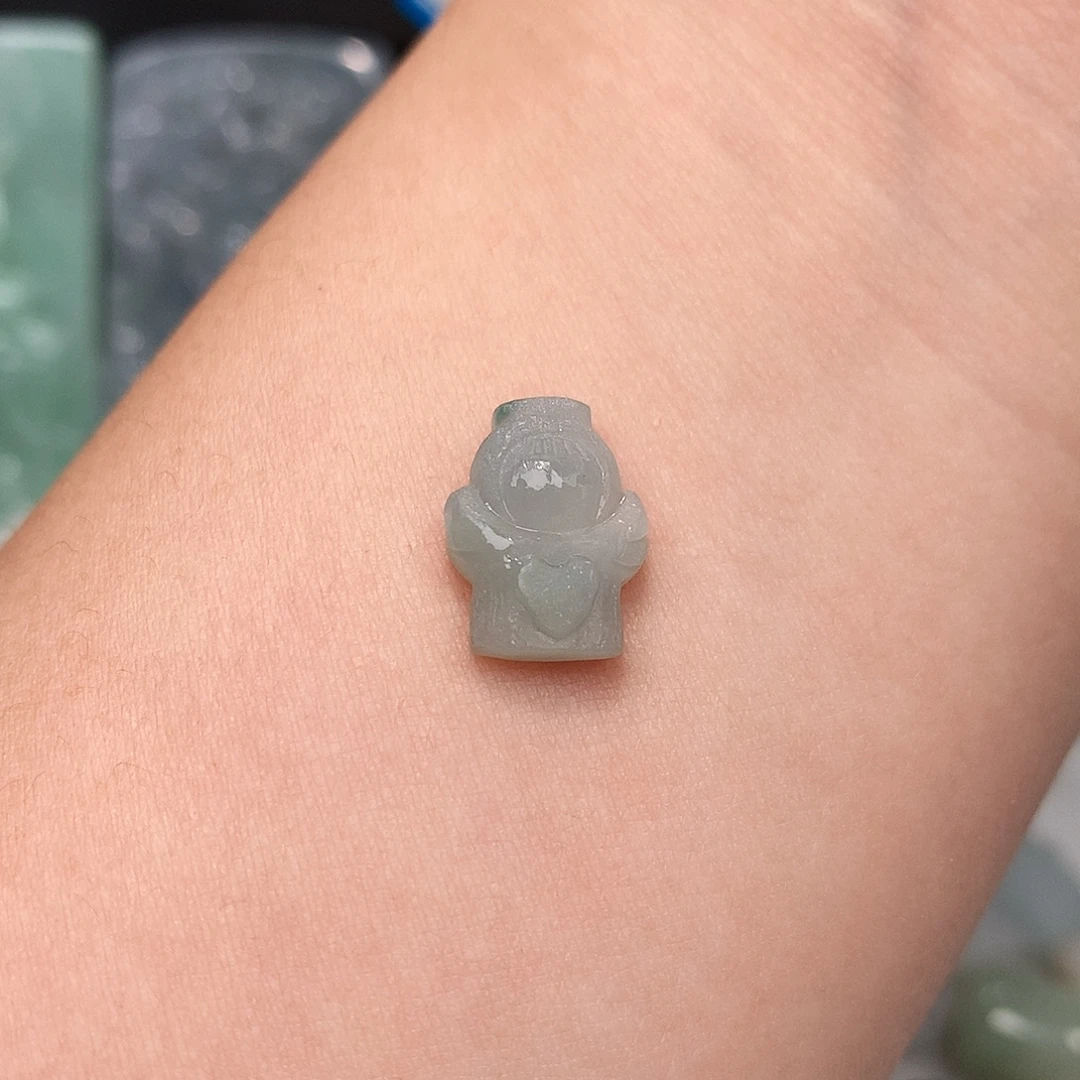 翡翠未镶嵌颈饰天使