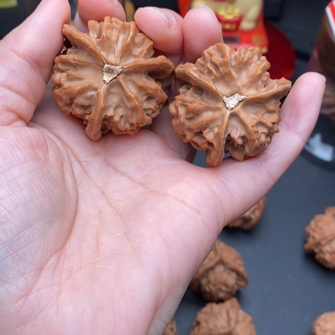 新***司文玩核桃盘山三棱全品37