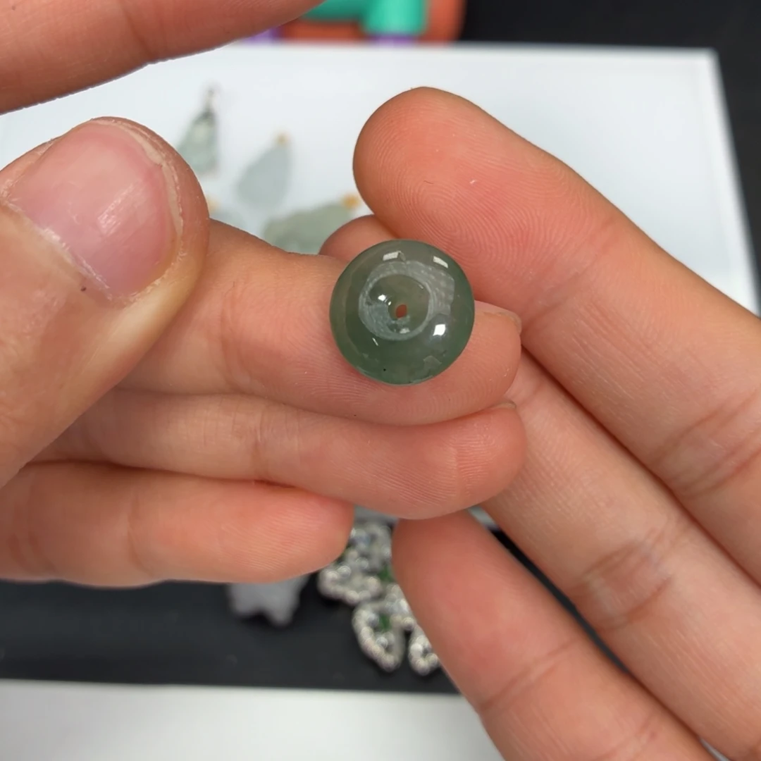 翡翠未镶嵌颈饰小平安扣