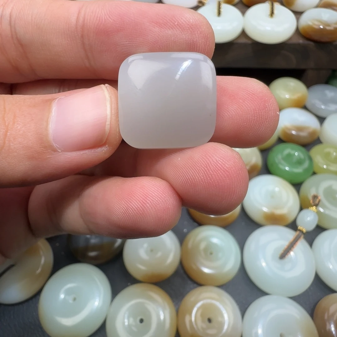 和田玉（糖玉）未镶嵌颈饰