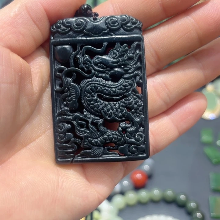 颈饰未镶嵌和田玉（糖玉）
