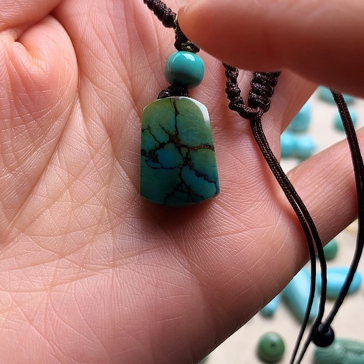 绿松石未镶嵌颈饰