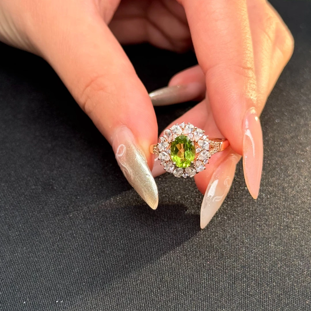 KYGLJ064-S925银镶嵌天然橄榄石戒指（主石约：1CT）