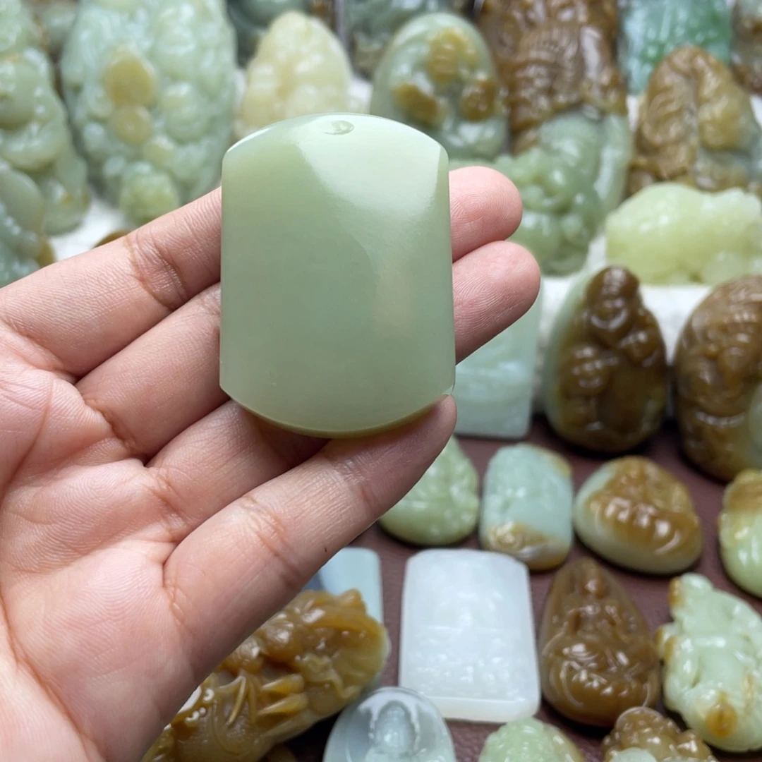 和田玉未镶嵌颈饰