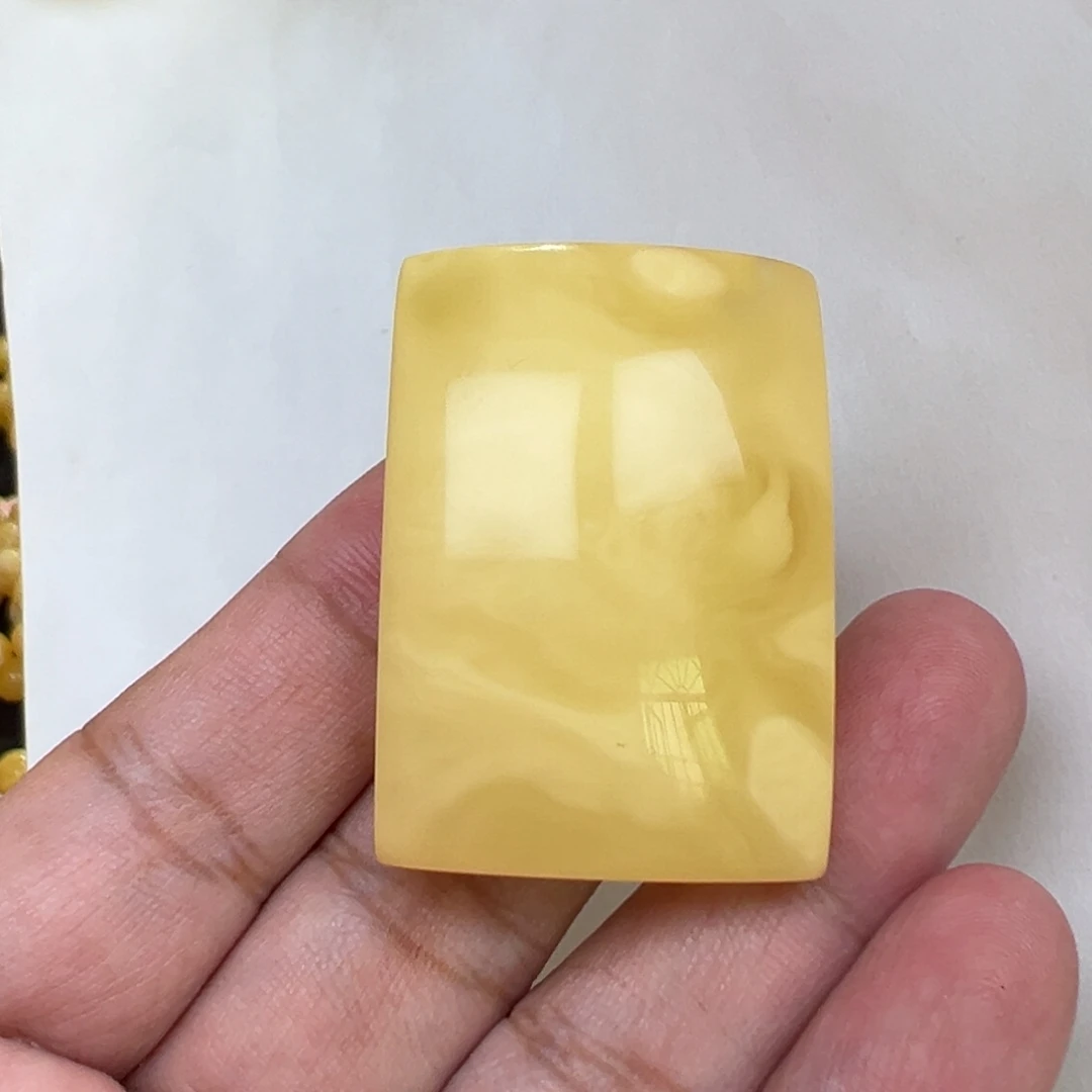 蜜蜡未镶嵌裸石15.9克