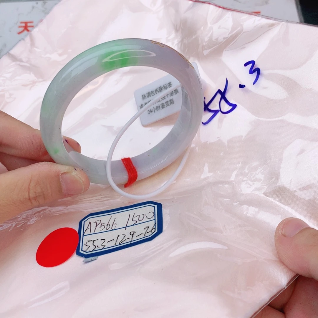 翡翠手镯未镶嵌翡翠