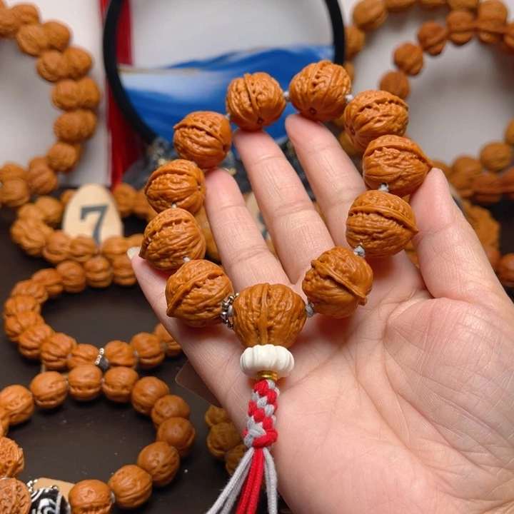 文玩核桃吊坠财**家核桃手串