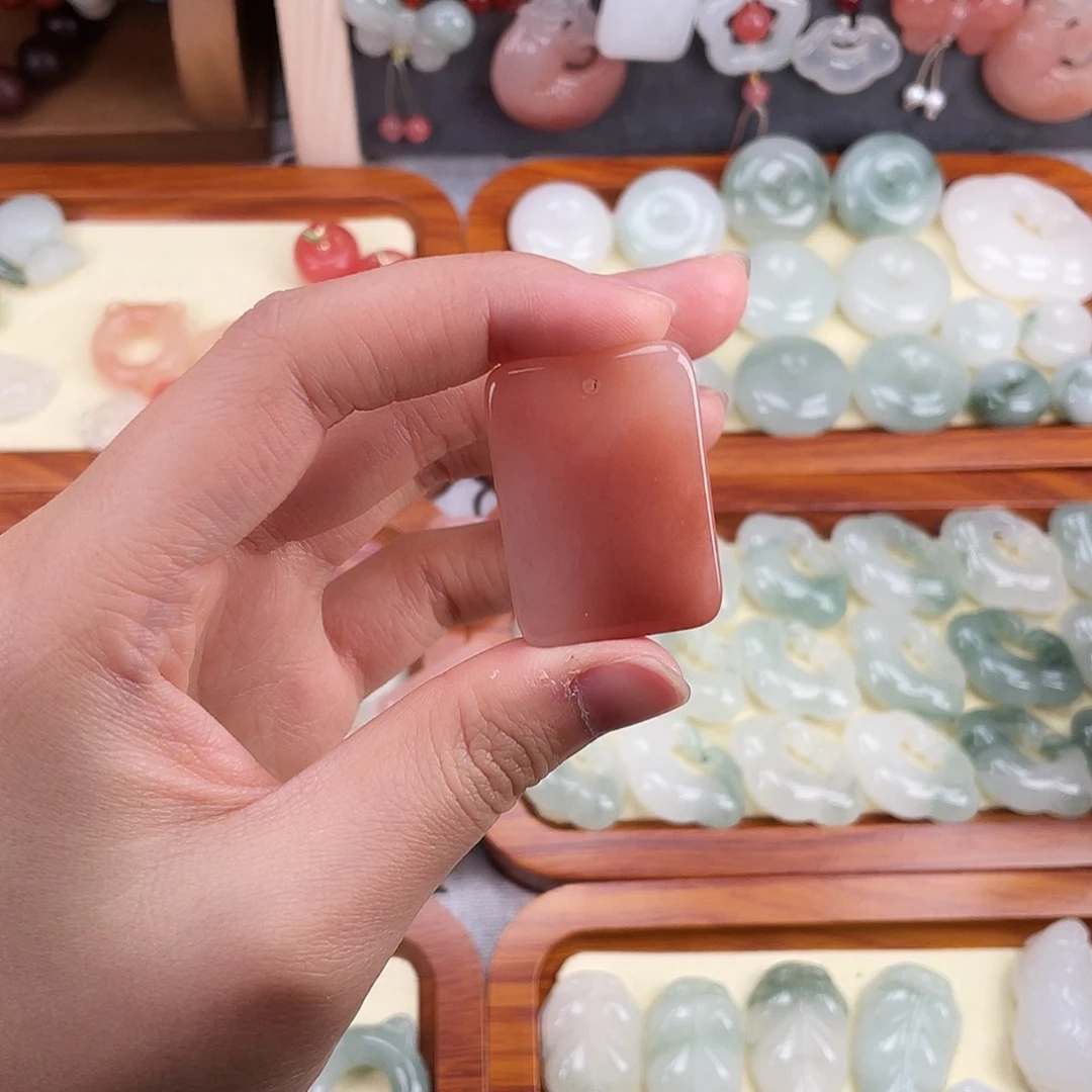 石英质玉未镶嵌颈饰