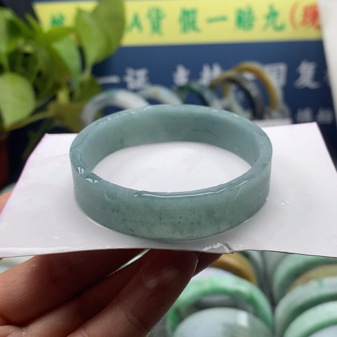 未镶嵌翡翠手镯定制翡翠
