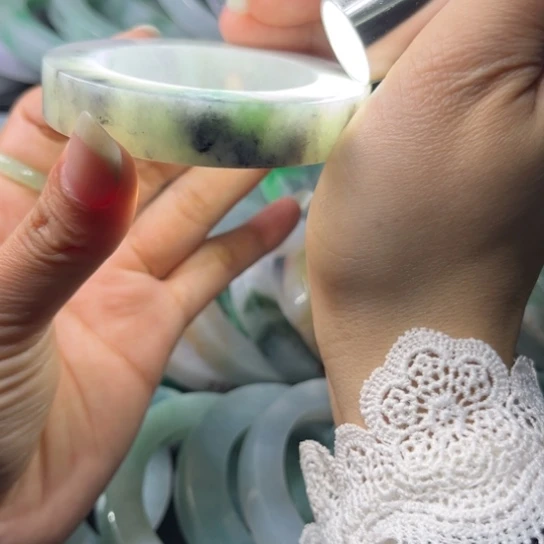 定制翡翠未镶嵌手镯