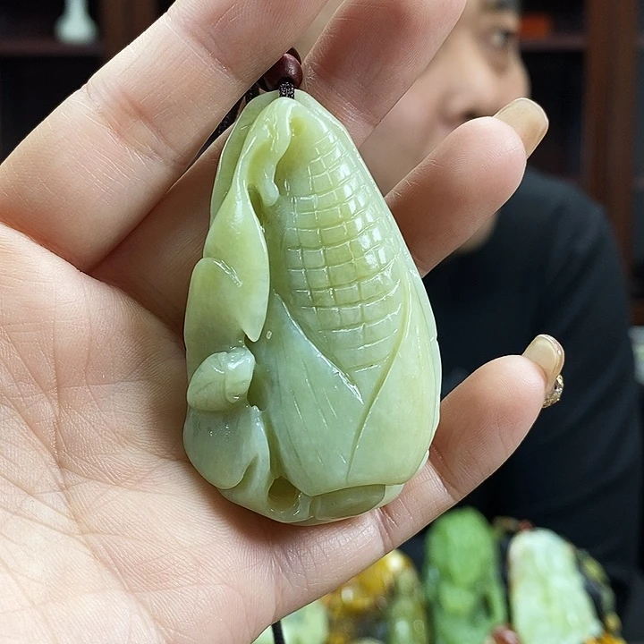 蛇纹石玉吊坠未镶嵌