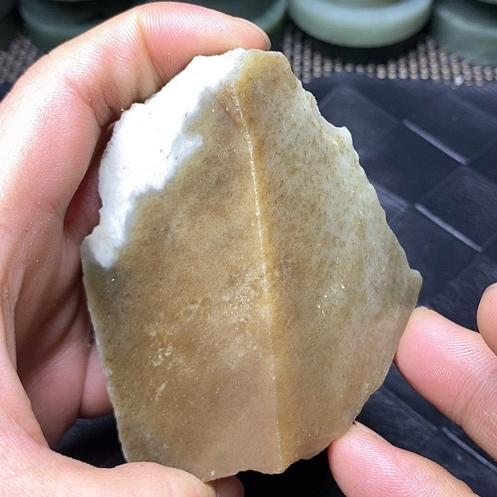 和田玉毛料未镶嵌