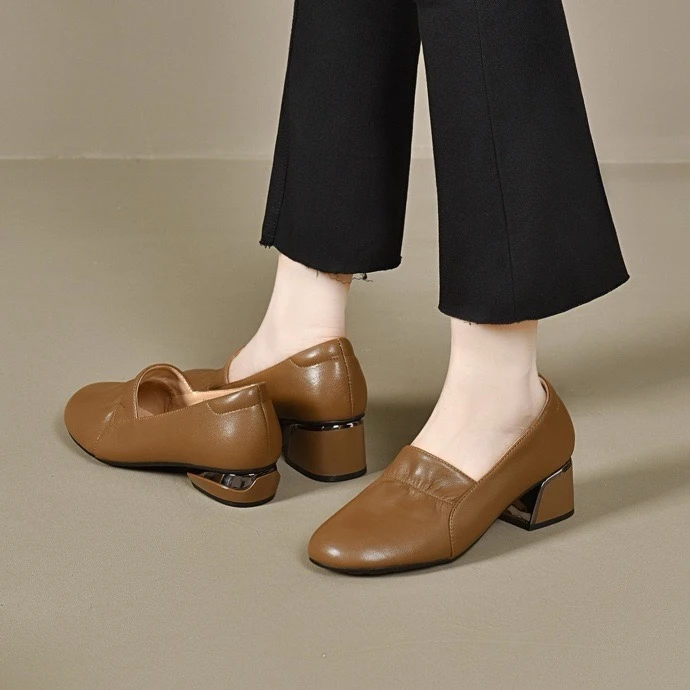 圆头浅口单鞋女2025年新款春秋时尚妈妈粗跟一脚蹬软皮软底女士鞋