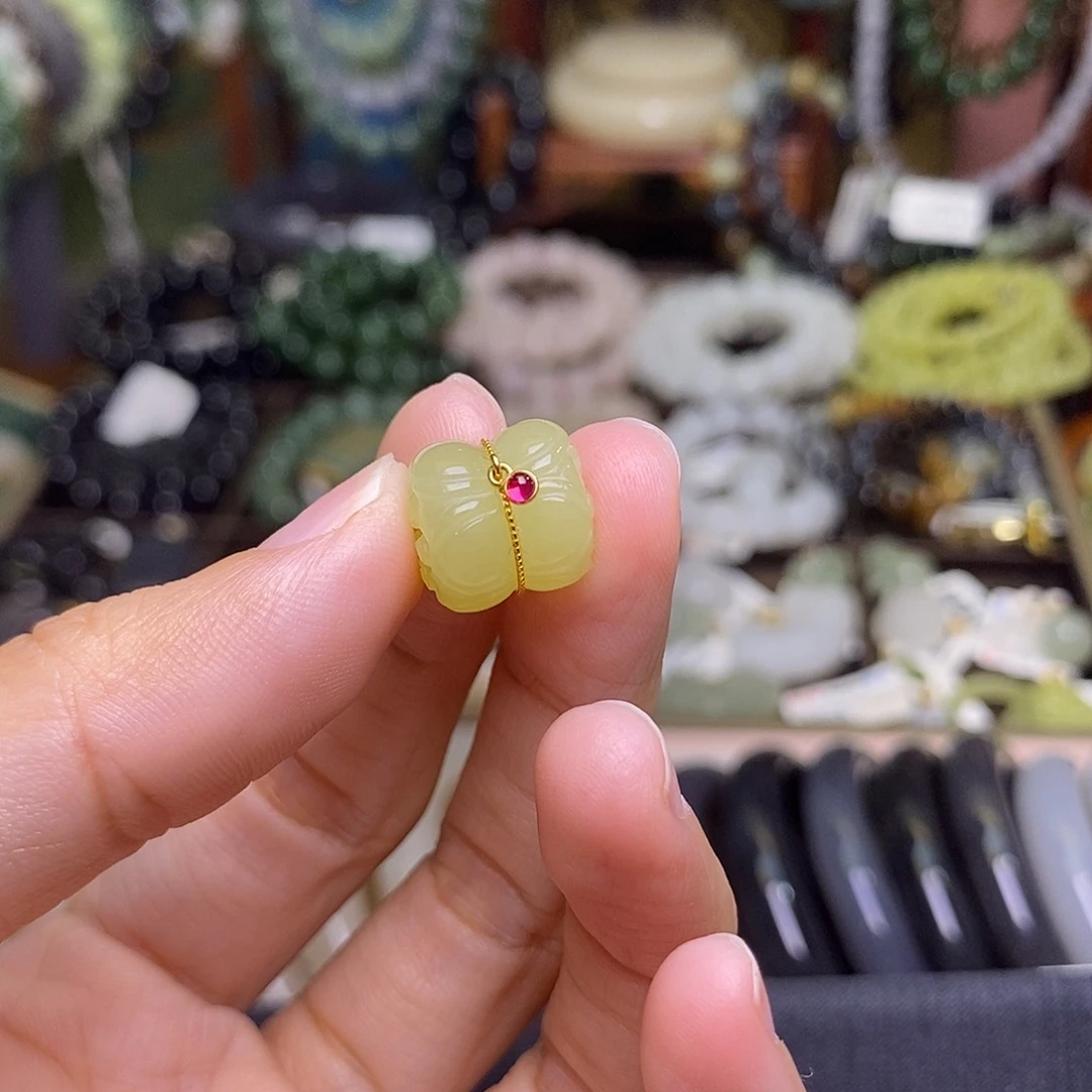 菜***睡和田玉未镶嵌颈饰18.K金黄口路路通