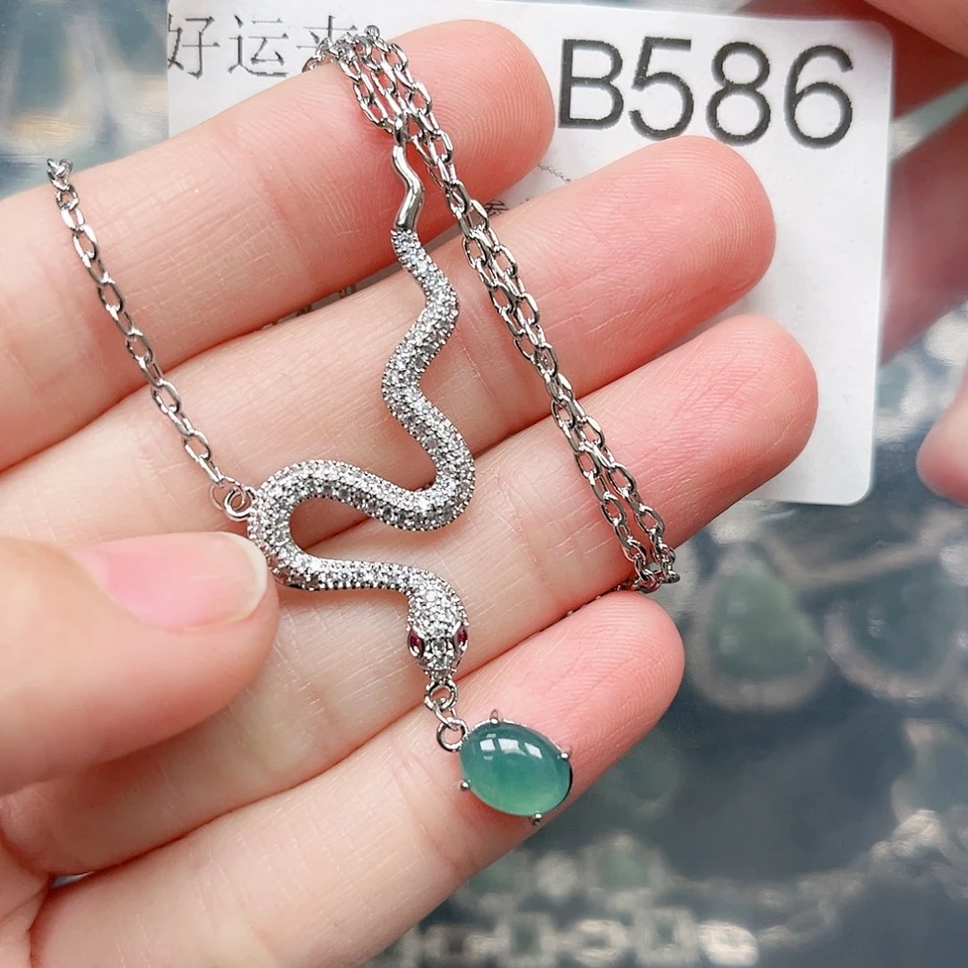 翡翠颈饰未镶嵌翡翠586