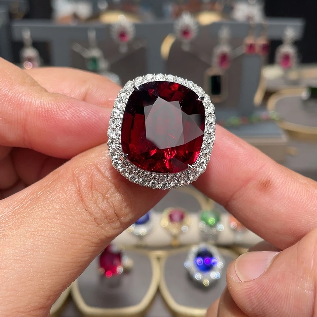 18K金镶嵌碧玺戒指27.8ct