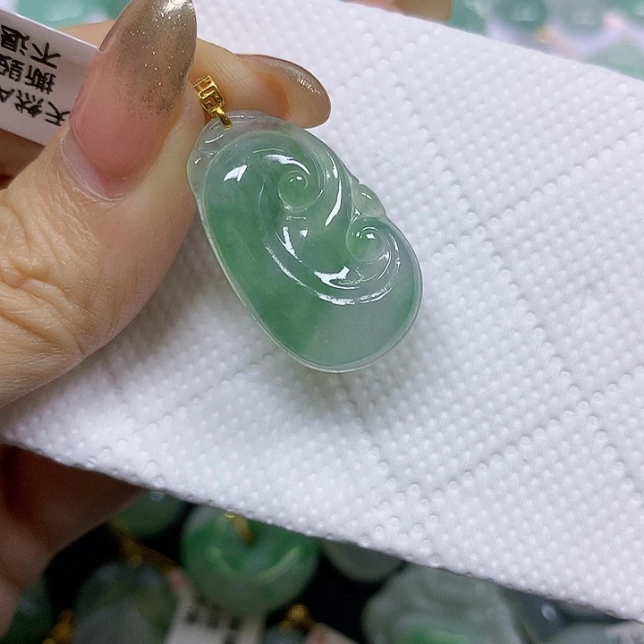 翡翠18K金镶嵌颈饰挂件