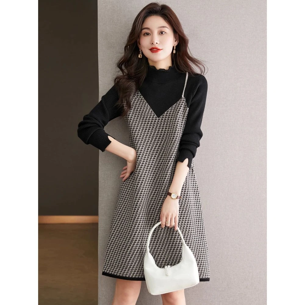 针织连衣裙女秋冬2025新款高级感内搭中长款毛衣假两件套装打底衫