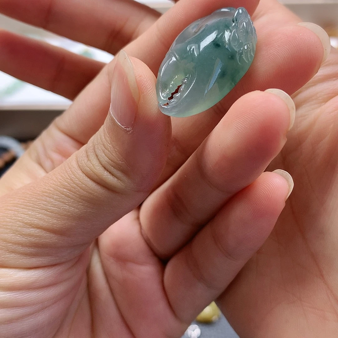 翡翠未镶嵌颈饰蟹钳