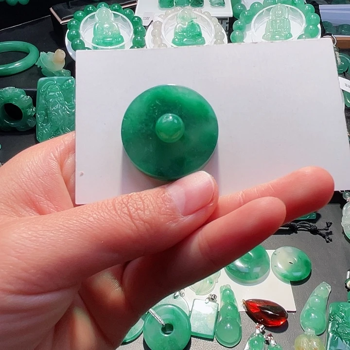 石英质玉吊坠未镶嵌星****璨